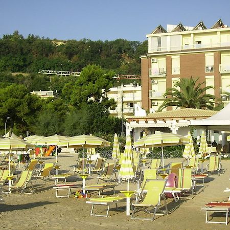 Hotel La Perla Купра Маритима Екстериор снимка