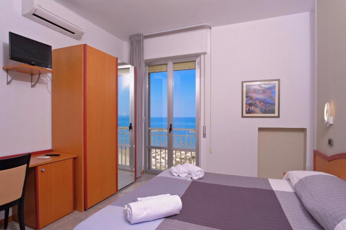 Hotel La Perla Купра Маритима Екстериор снимка