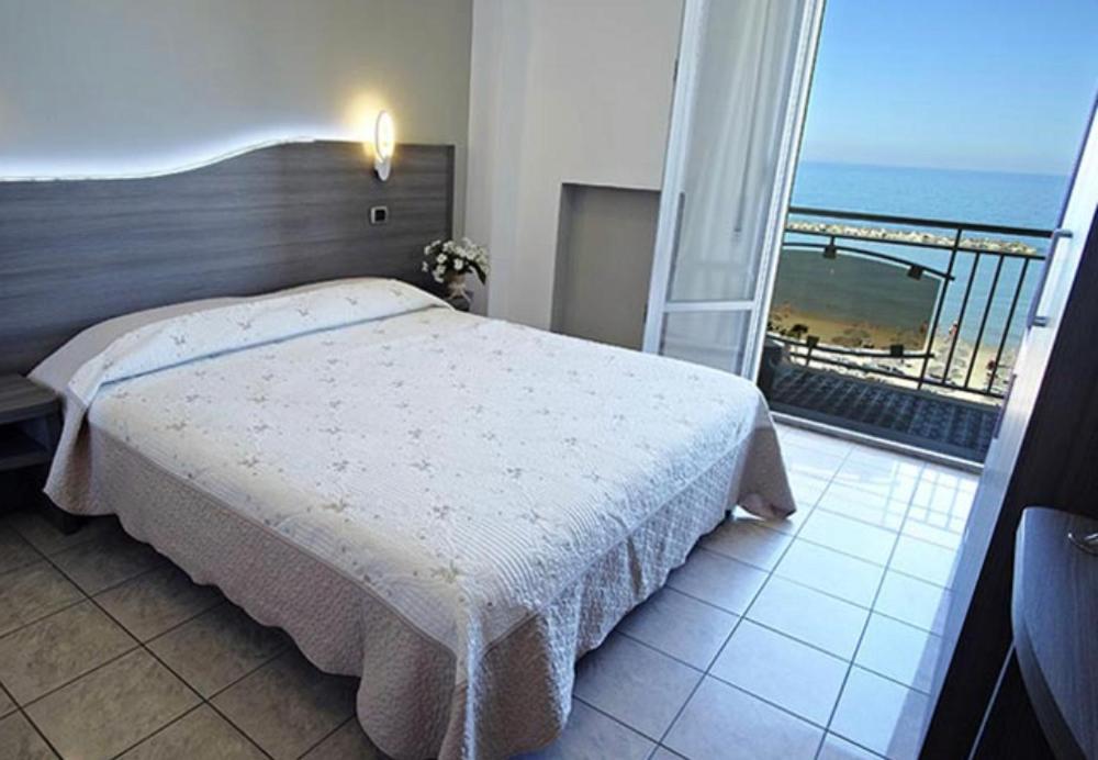 Hotel La Perla Купра Маритима Екстериор снимка