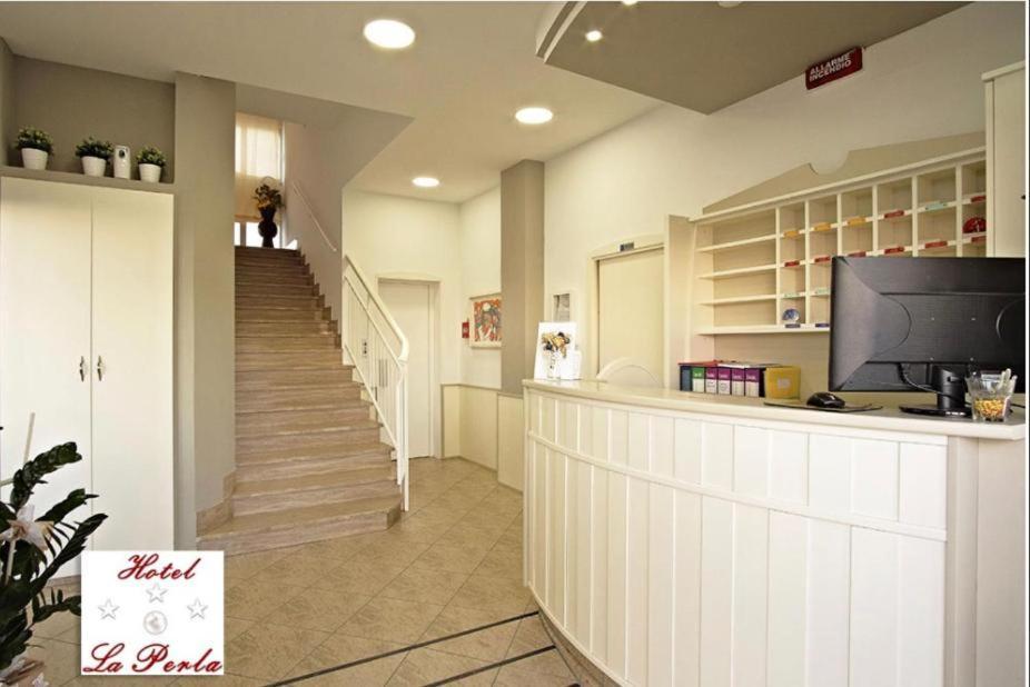 Hotel La Perla Купра Маритима Екстериор снимка