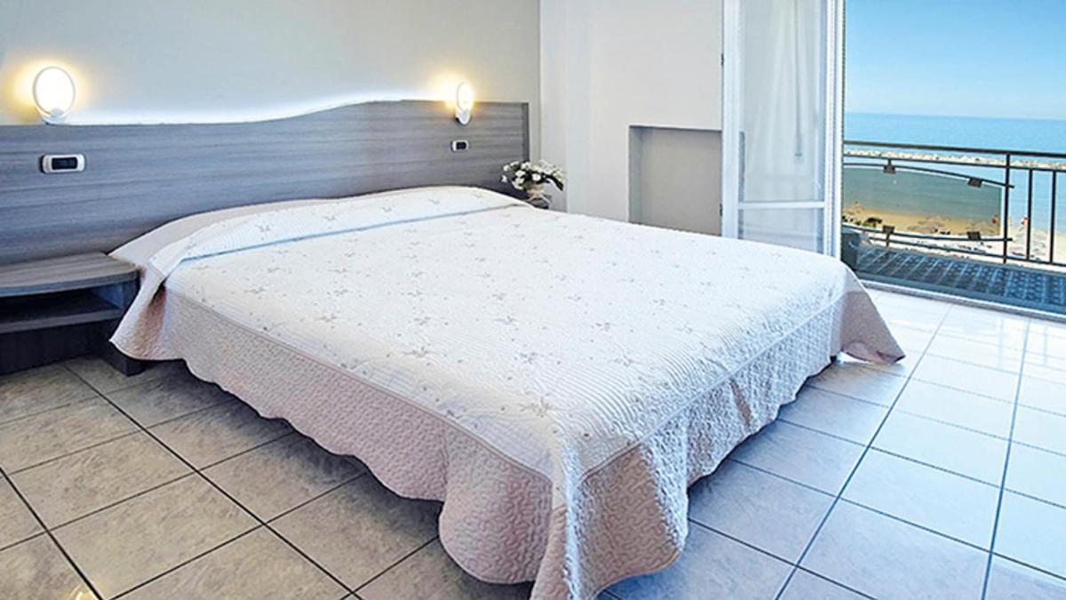 Hotel La Perla Купра Маритима Екстериор снимка