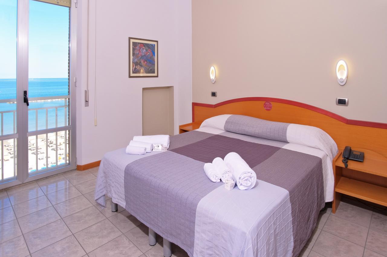 Hotel La Perla Купра Маритима Екстериор снимка
