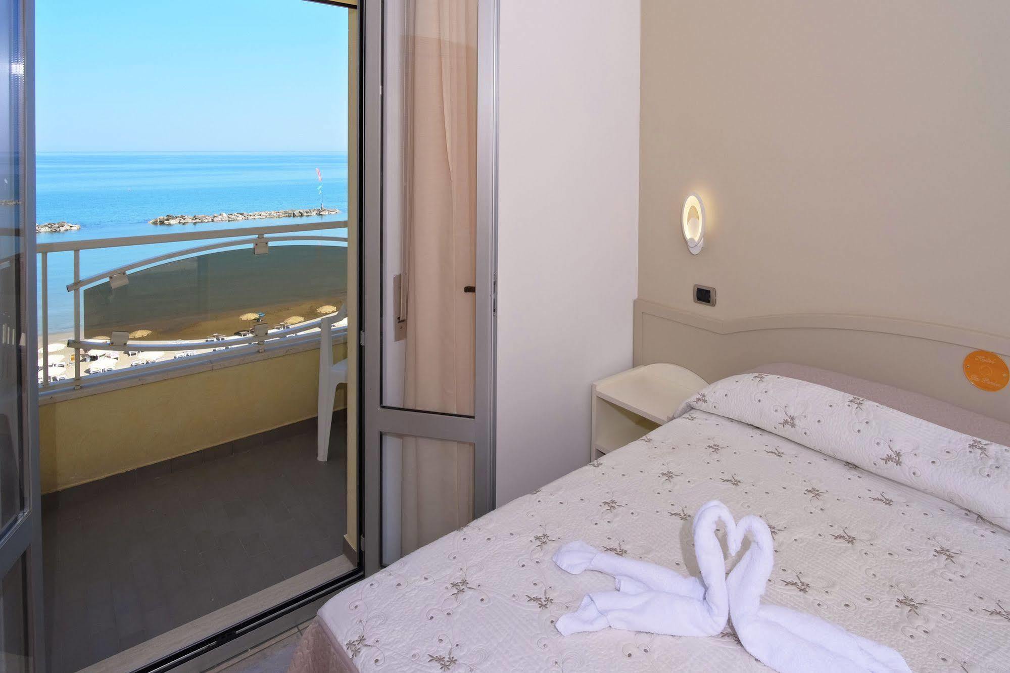 Hotel La Perla Купра Маритима Екстериор снимка