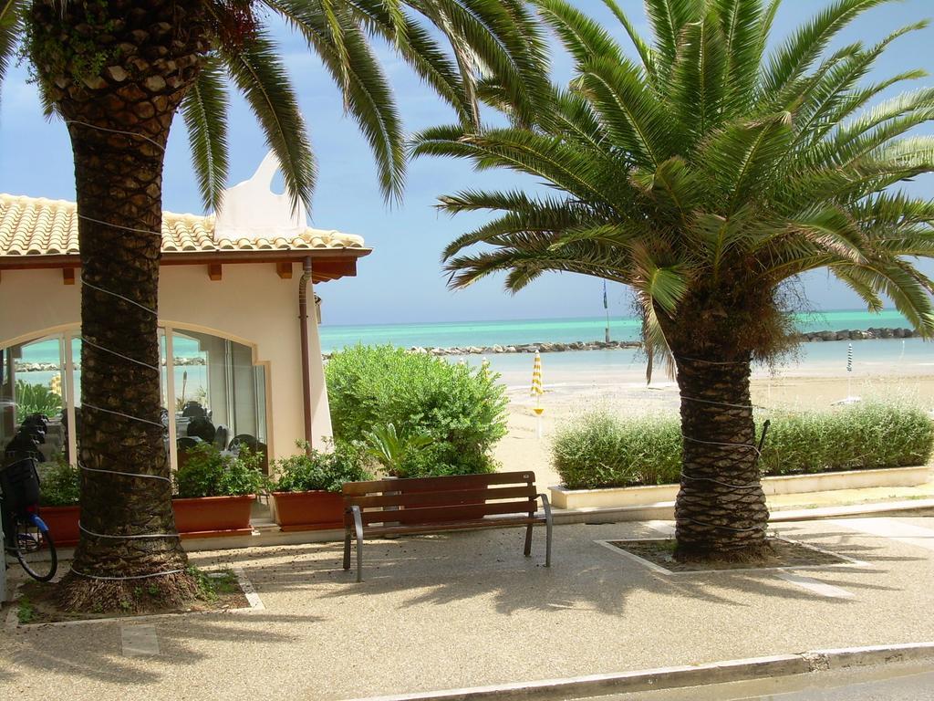 Hotel La Perla Купра Маритима Екстериор снимка